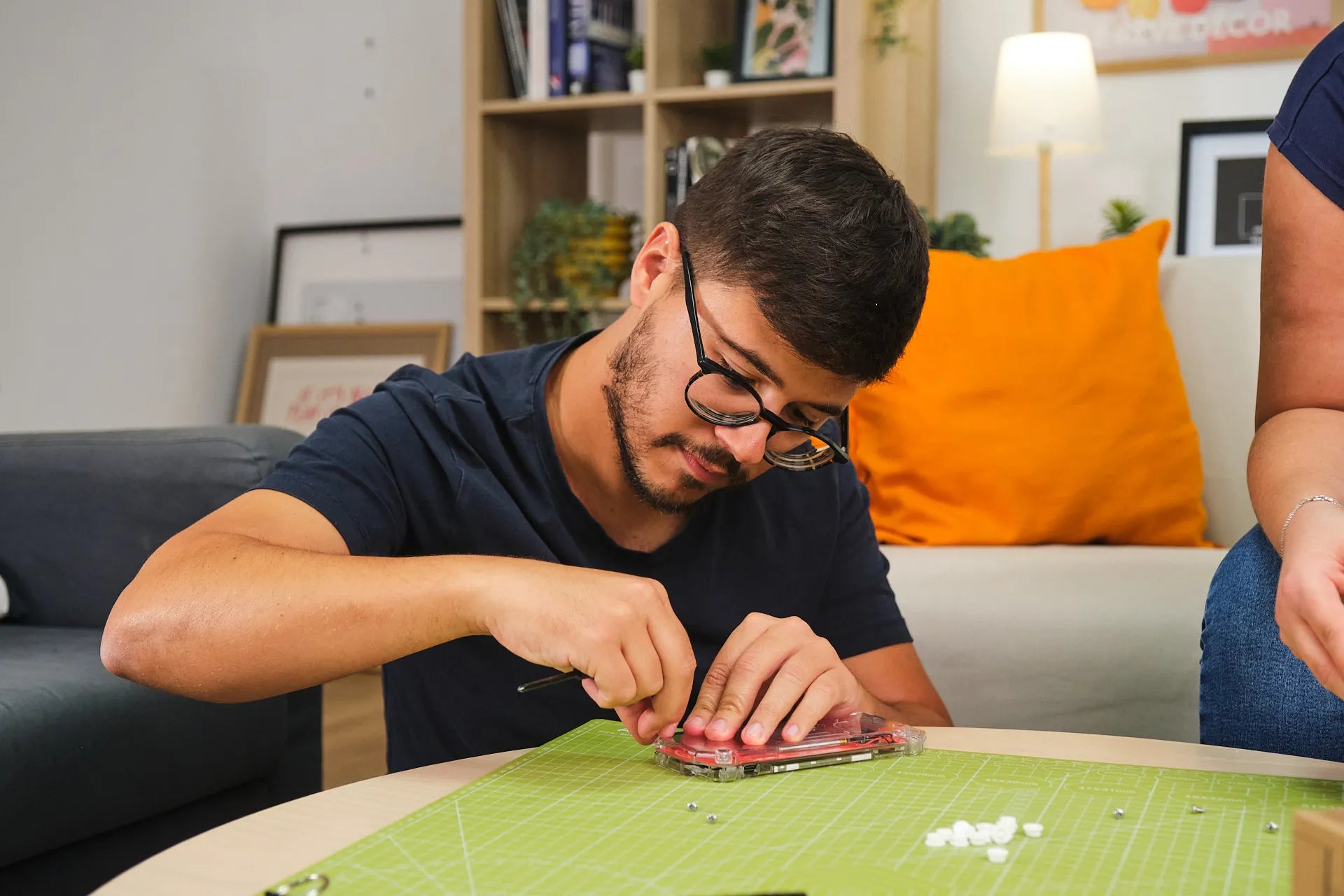 Man assembling CircuitMess ByteBoi