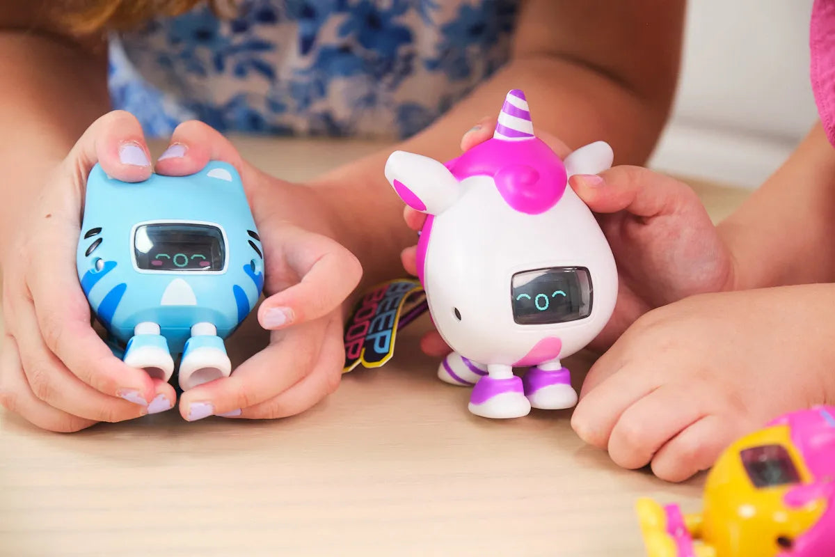 Girls playing with CircuitMess Beep Boop Miao Miao